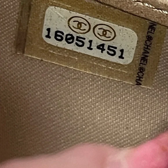 CHANEL Fuchsia Floral Embossed Wallet - Picture 13 of 16